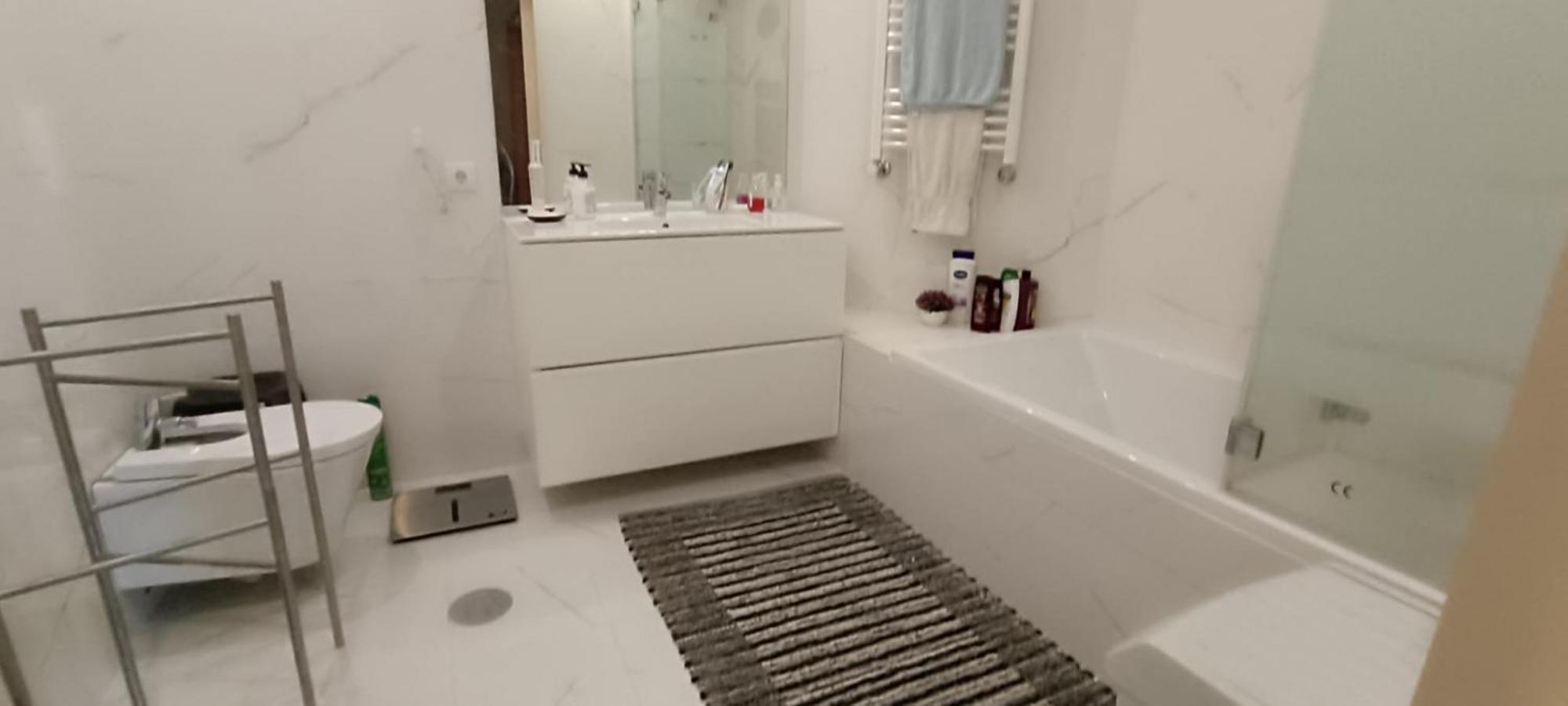 Private Bathroom Room Shared Kitchen Порту Экстерьер фото